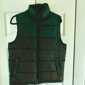 Men's GAP XS Classic Black Quilted Vest W/ snap closed pockets